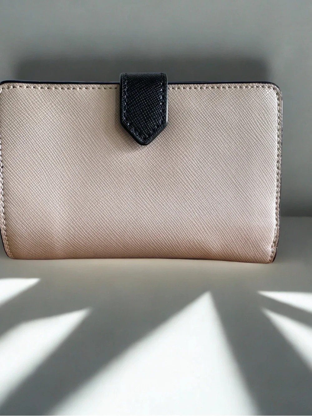 Kate Spade Staci Colorblock Medium Compact Bifold Wallet warm beige/black - Picture 2 of 13